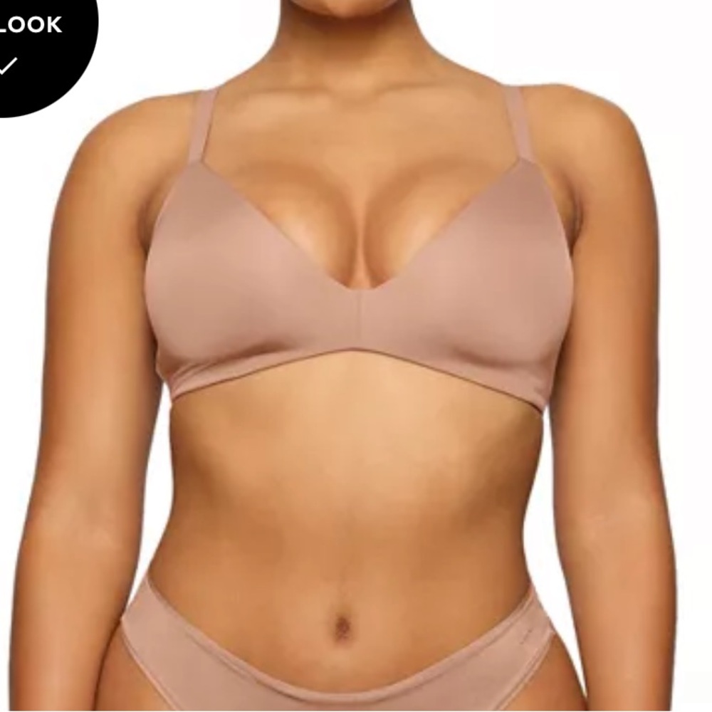 Skims NWT wireless form t shirt bra - Picture 2 of 2